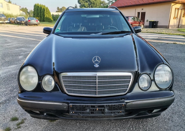 Mercedes-Benz Klasa E cena 10900 przebieg: 145000, rok produkcji 2001 z Suchedniów małe 497